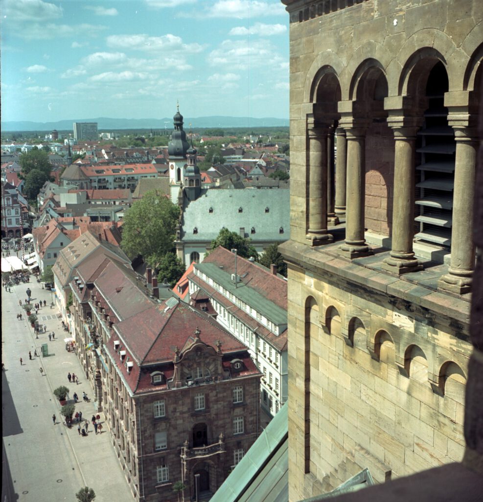 Der Kaiserdom in Speyer - Blick auf das Stadthaus - Seagull 4A - Kodak Portra